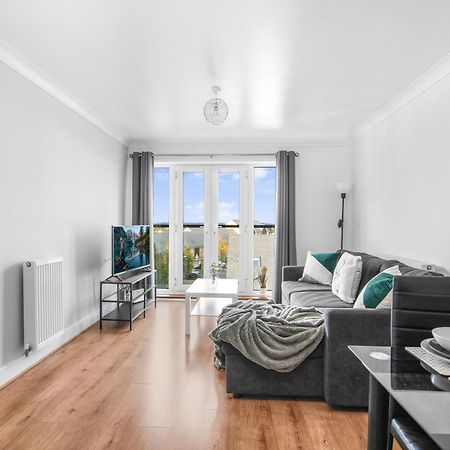 Onsitestays - Cosy 2-Bedroom Apartment With Free Parking, Wi-Fi & London Links Northfleet Buitenkant foto