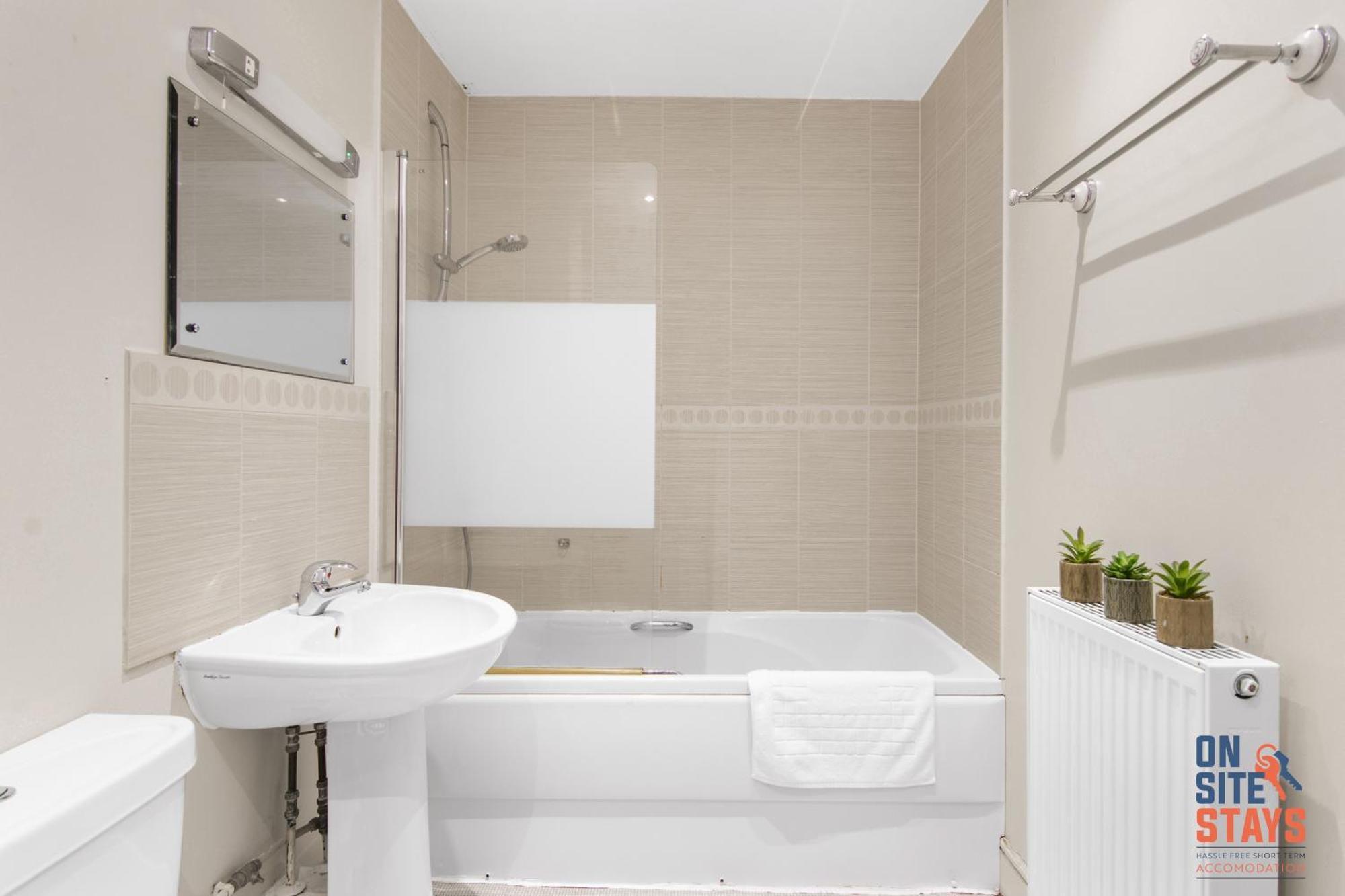 Onsitestays - Cosy 2-Bedroom Apartment With Free Parking, Wi-Fi & London Links Northfleet Buitenkant foto