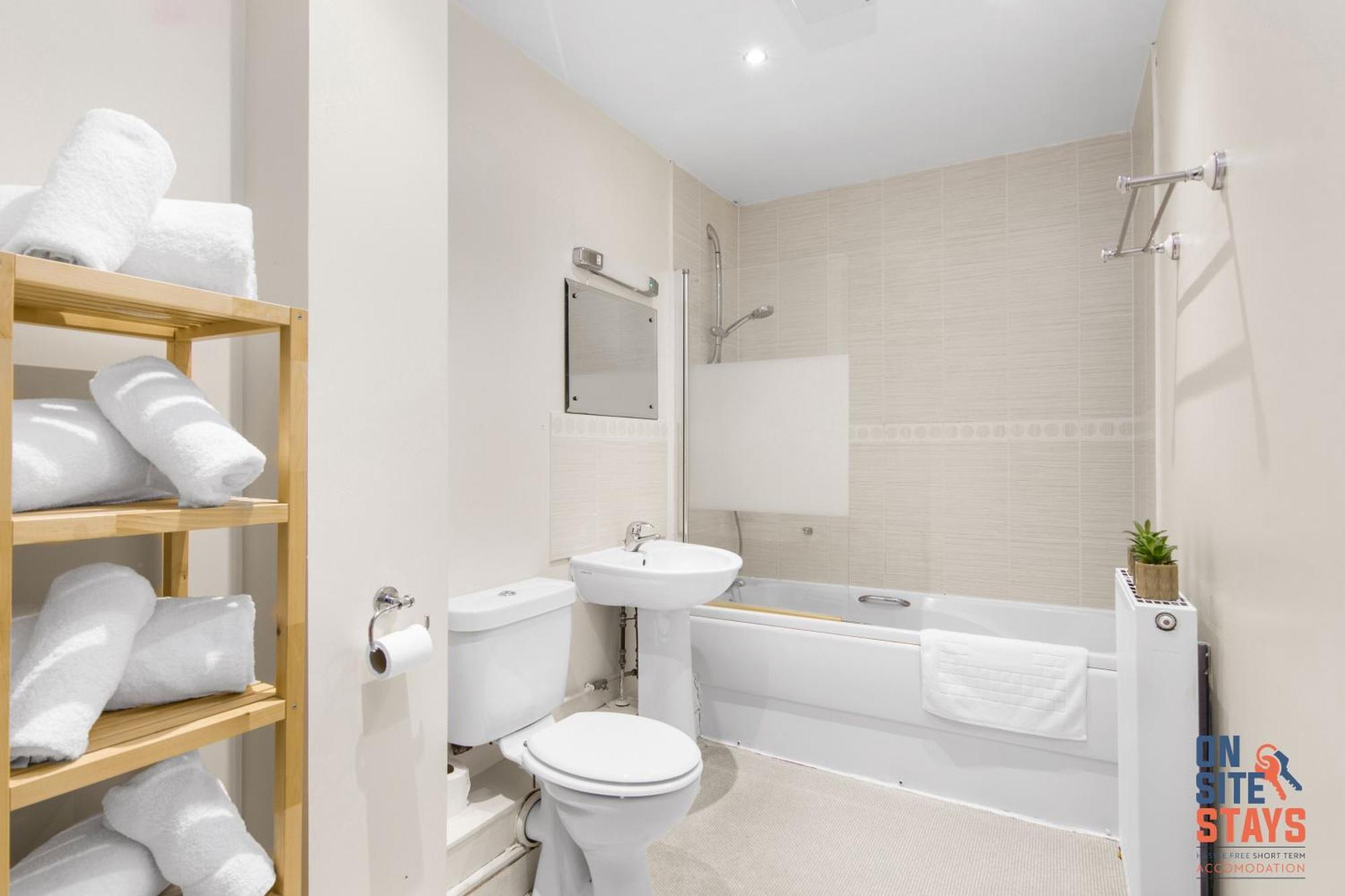 Onsitestays - Cosy 2-Bedroom Apartment With Free Parking, Wi-Fi & London Links Northfleet Buitenkant foto